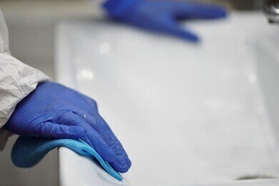清洁实验室表面的最佳方法是什么?